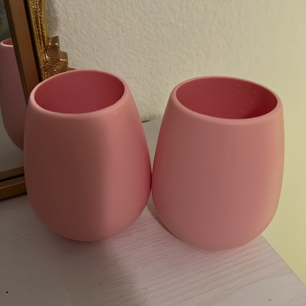 stemless pink wine glass, flexible material